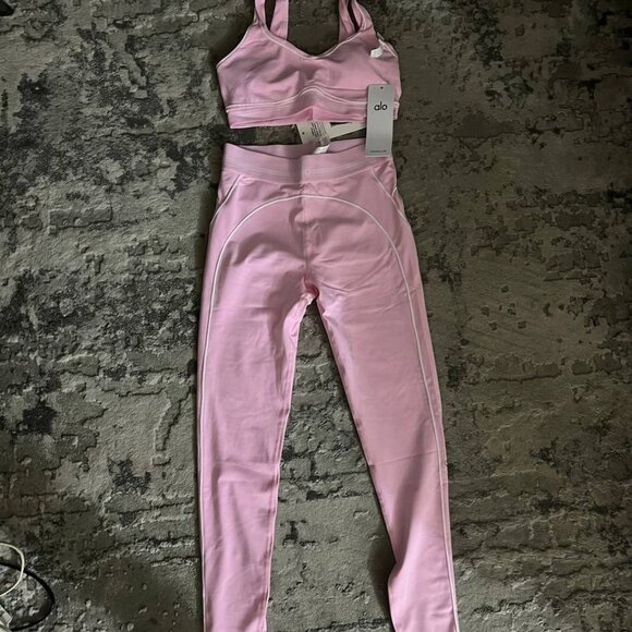 Alo Yoga Airbrush High-Waist Heart Throb Leggings & Bra Pink Set - Picture 4 of 9